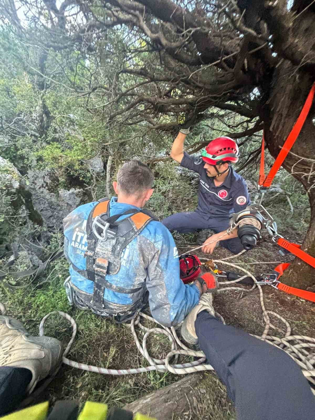 MERSİN'DE YAKLAŞIK BİR HAFTA BOYUNCA 70 METRE DERİNLİĞİNDEKİ MAĞARADA MAHSUR KALAN OĞLAK...