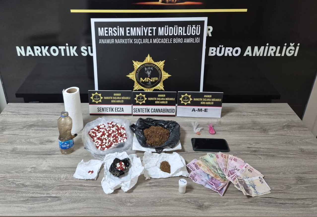 MERSİN'İN ANAMUR İLÇESİNDE UYUŞTURUCU MADDE TİCARETİ YAPTIĞI TESPİT EDİLEN ŞÜPHELİ YAKALANIP...