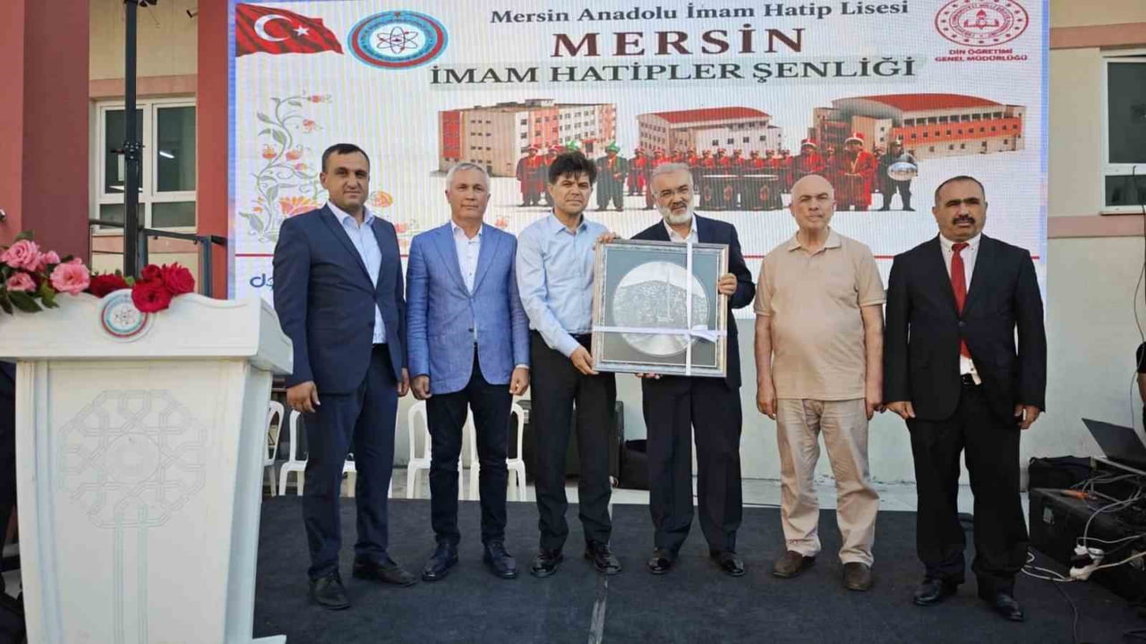 MERSİN ANADOLU İMAM HATİP LİSESİ EV SAHİPLİĞİNDE DÜZENLENEN 'MERSİN İMAM HATİP OKULLARI ŞENLİĞİ'...