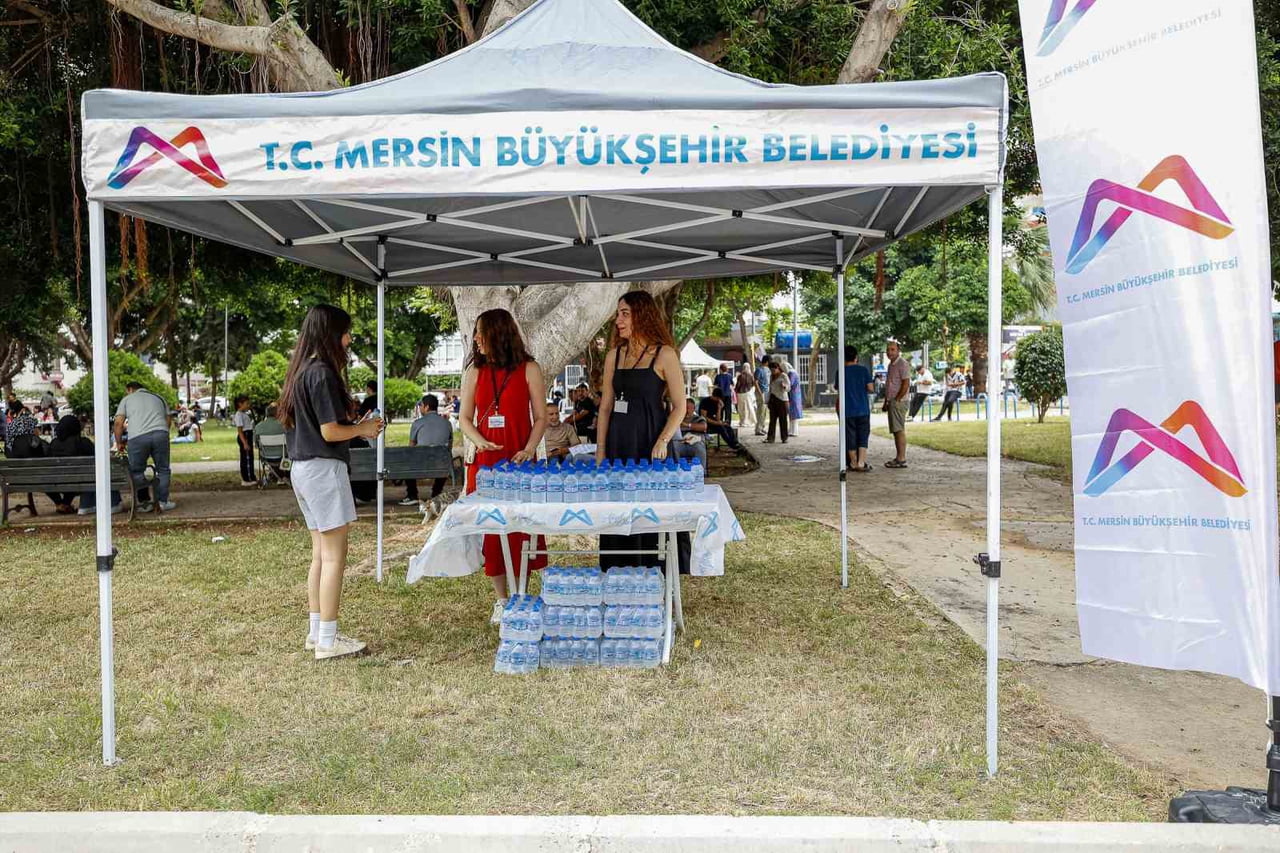 MERSİN BÜYÜKŞEHİR BELEDİYESİ, LGS HEYECANI YAŞAYAN ÖĞRENCİ VE VELİLERİ SINAV GÜNÜNDE DE YALNIZ...
