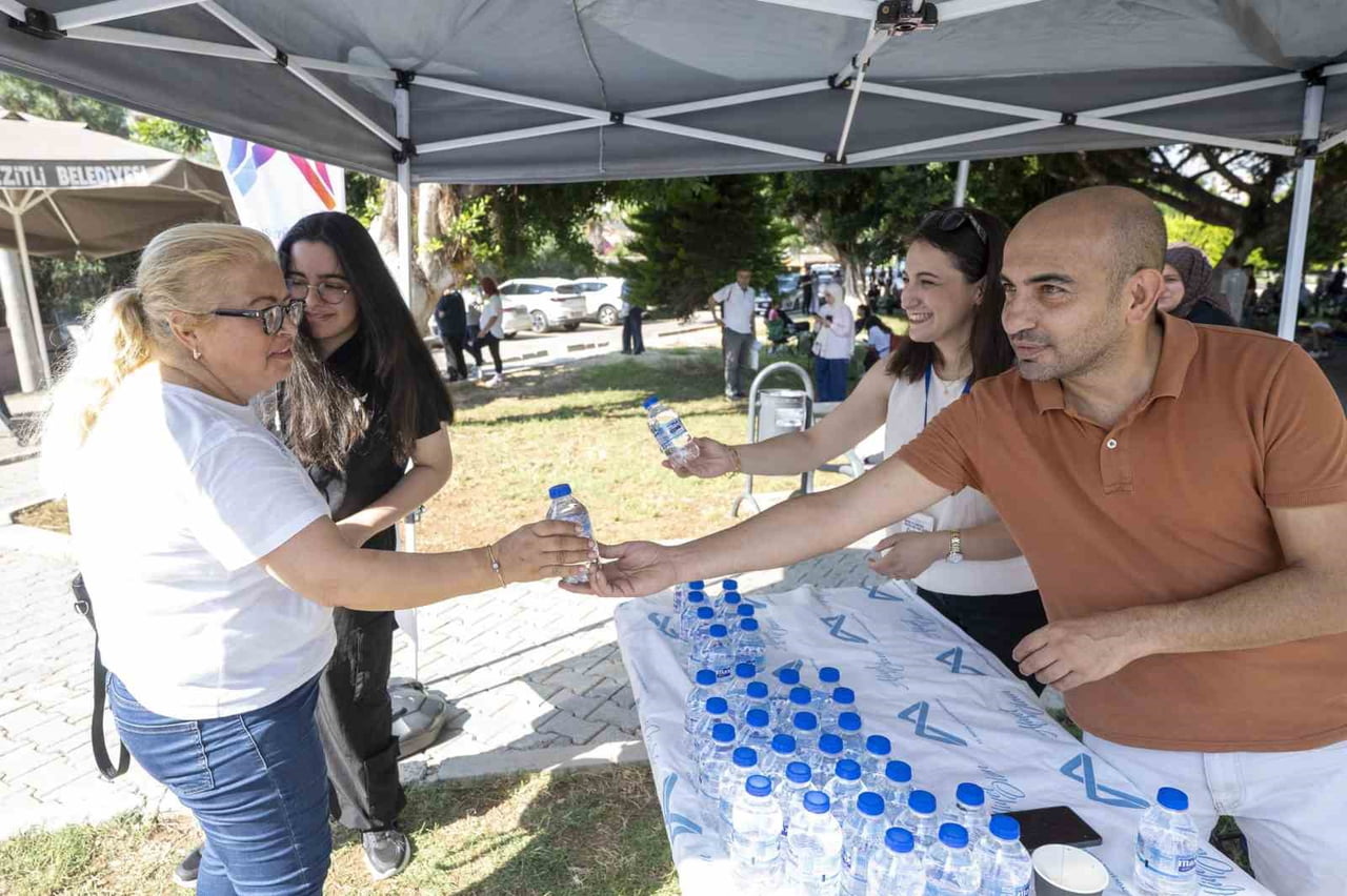 MERSİN BÜYÜKŞEHİR BELEDİYESİ, YÜKSEKÖĞRETİM KURUMLARI SINAVI (YKS) SABAHINDA ÖĞRENCİLERİ VE...