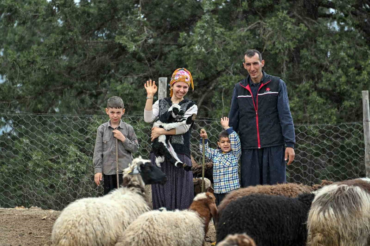 MERSİN BÜYÜKŞEHİR BELEDİYESİNİN ‘HADİ GEL KÖYÜMÜZE DESTEK VERELİM’ PROJESİ, KIRSALDA BAŞARI...