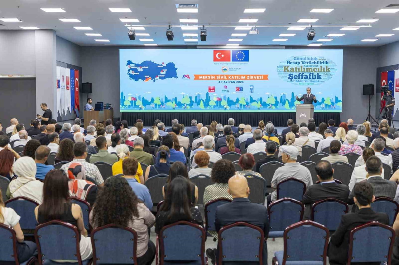 MERSİN’DE DÜZENLENEN SİVİL KATILIM ZİRVESİ’NDE KONUŞAN MERSİN BÜYÜKŞEHİR BELEDİYE BAŞKANI VAHAP...