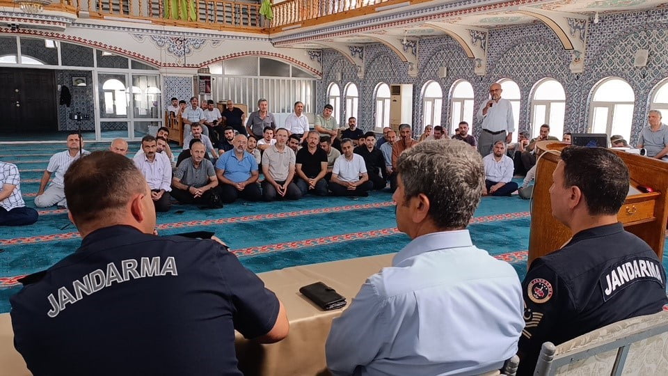 MERSİN’İN ANAMUR İLÇESİNDE DİN GÖREVLİLERİNE YÖNELİK DÜZENLENEN BİLGİLENDİRME TOPLANTISINDA TOPLUM...