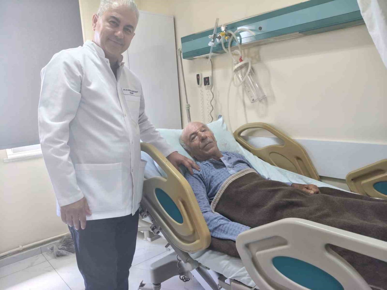 MERSİN’İN BOZYAZI İLÇESİNDE GERÇEKLEŞTİRİLEN BAŞARILI BİR AMELİYATLA, 67 YAŞINDAKİ MEHMET KOÇ’UN...