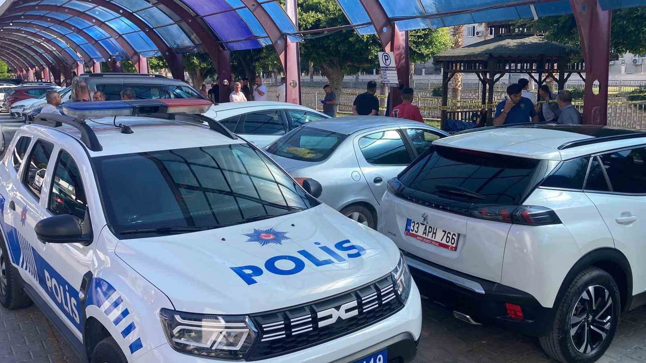MERSİN’İN ERDEMLİ İLÇESİNDE BELEDİYE OTO PARKININ YANINDAKİ KAMELYADA YAŞLI BİR ADAMIN CANSIZ...