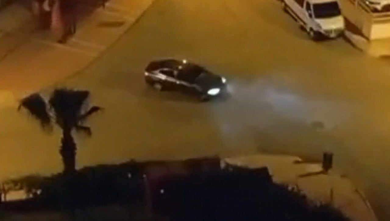 MERSİN POLİSİ DRİFT YAPARAK TRAFİK GÜVENLİĞİNİ TEHLİKEYE ATAN SÜRÜCÜYÜ YAKALADI, 140 BİN TL CEZA...