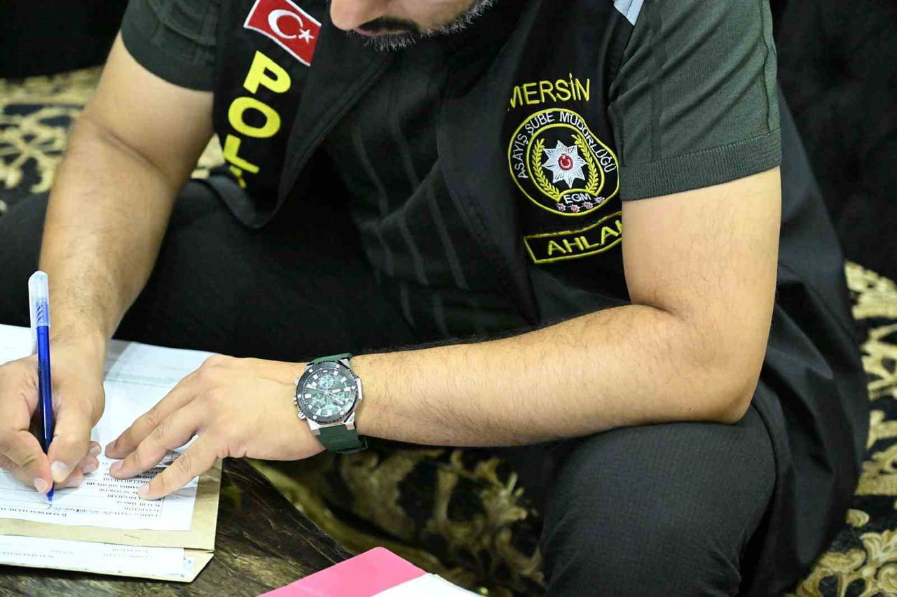 MERSİN POLİSİNİN KENT GENELİNDE HAMAM, SAUNA VE MASAJ SALONLARINA YÖNELİK YAPTIĞI DENETİMDE BİRİ...