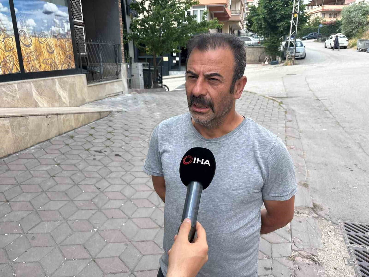 MESUT BAKICI ŞOFÖR KOLTUĞUNA ATLADIĞI KAMYONETİ DURDURMAYI BAŞARDI