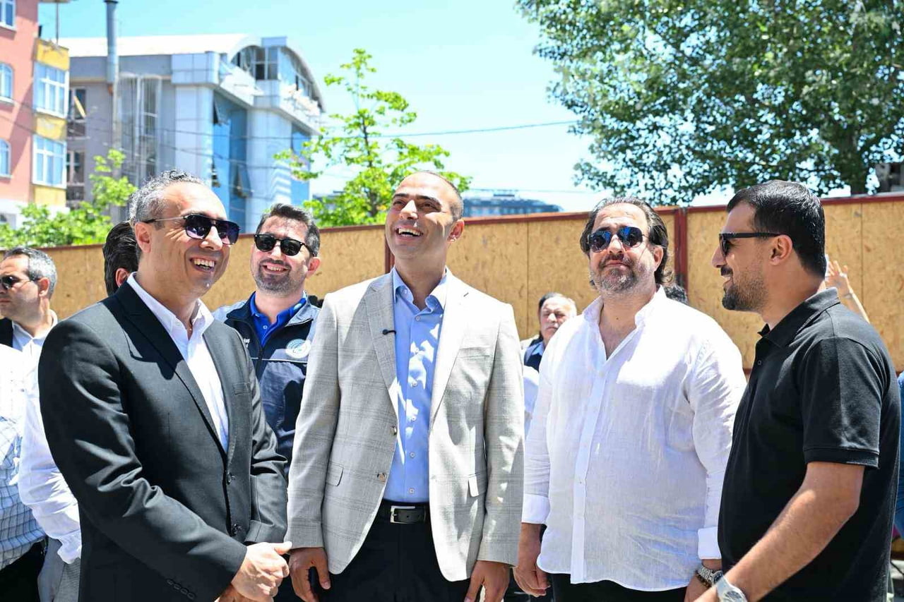 MEVLANA MAHALLESİ'NDE YIKIMI GERÇEKLEŞTİRİLEN ESKİ BİNALARIN BULUNDUĞU PROJE ALANINI ZİYARET EDEN...