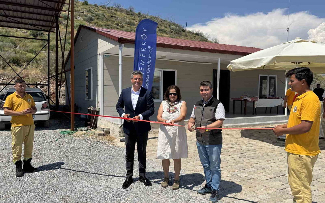 MİLAS ORMAN İŞLETME MÜDÜRÜ EMRE ÜNAL (SOLDA) AÇILIŞI YAPTI