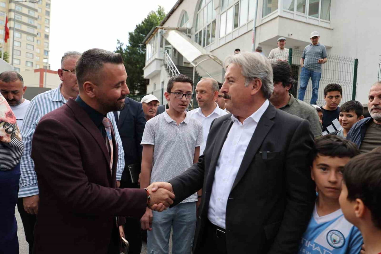 MİLLETLE BÜTÜNLEŞEN BELEDİYECİLİK ANLAYIŞIYLA VATANDAŞLARLA BİR ARAYA GELMEYE DEVAM EDEN MELİKGAZİ...