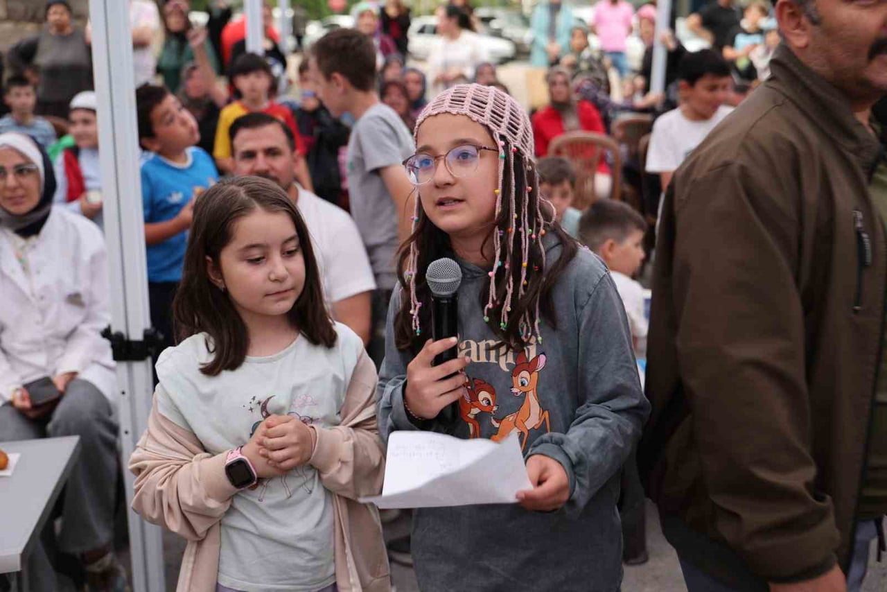 MİLLETLE BÜTÜNLEŞEN BELEDİYECİLİK ANLAYIŞIYLA VATANDAŞLARLA BİR ARAYA GELMEYE DEVAM EDEN MELİKGAZİ...