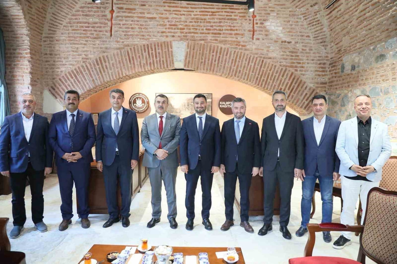 MİLLİ EĞİTİM BAKANI YUSUF TEKİN, KÂĞITHANE BELEDİYESİ’Nİ ZİYARET EDEREK BELEDİYE BAŞKANI MEVLÜT...