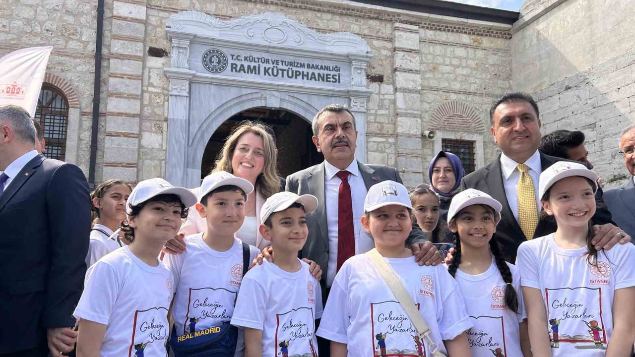MİLLİ EĞİTİM BAKANI YUSUF TEKİN, ÖĞRENCİLERİN KALEMİNDEN ÇIKAN 3 BİN 2 KİTABIN YER ALDIĞI RAMİ...