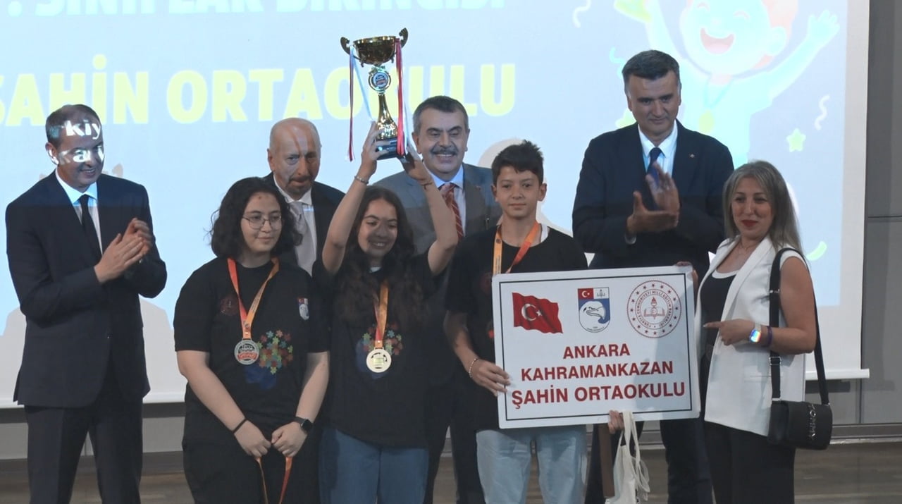 MİLLİ EĞİTİM BAKANI YUSUF TEKİN, TÜRKİYE 7'NCİ OKULLAR ARASI ZEKA OYUNLARI ŞAMPİYONASI ÖDÜL...