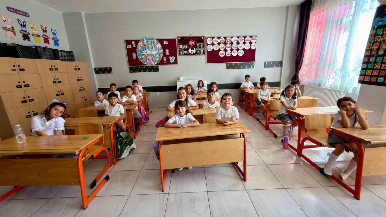 MİLLİ EĞİTİM BAKANLIĞINA (MEB) İLKOKUL, ORTAOKUL VE LİSE KADEMELERİNDE EĞİTİM GÖREN YAKLAŞIK 18...