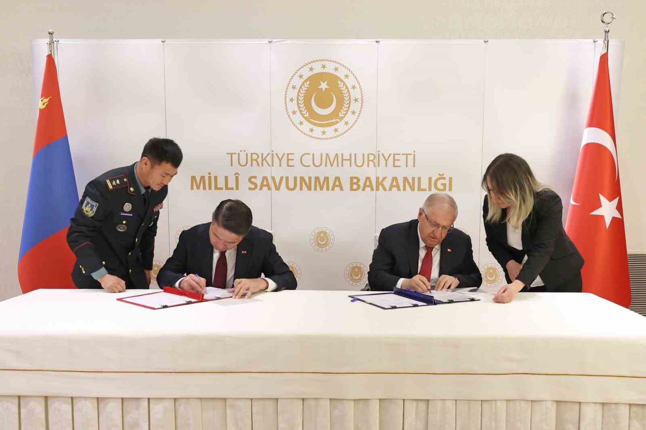 MİLLİ SAVUNMA BAKANI YAŞAR GÜLER İLE MOĞOLİSTAN SAVUNMA BAKANI BATLUT DAMBA, TÜRKİYE İLE...