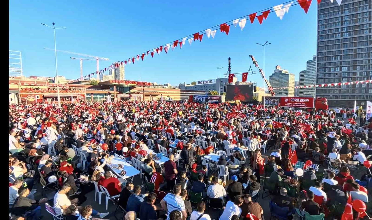 MİLLİ TAKIMIN 24 YIL ARADAN SONRA YENİDEN DÜNYA KUPASI SAHNESİNE ÇIKMASININ COŞKUSU TÜM YURTTA...