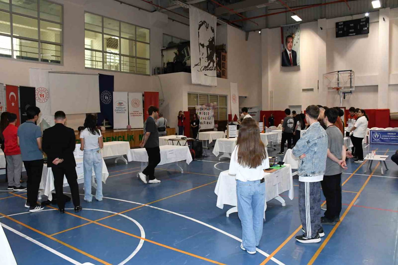 MİLLİ TEKNOLOJİ HAMLESİNİN GENÇ KATILIMCILARI, YOZGAT'TA DÜZENLENEN ‘DÖNEM SONU PROJE ŞENLİĞİ'NDE...