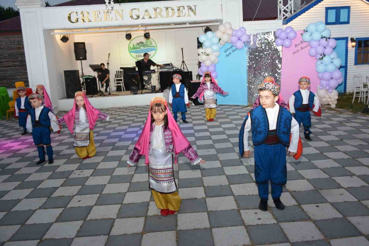 MİNİKLERDEN MUHTEŞEM GÖSTERİ