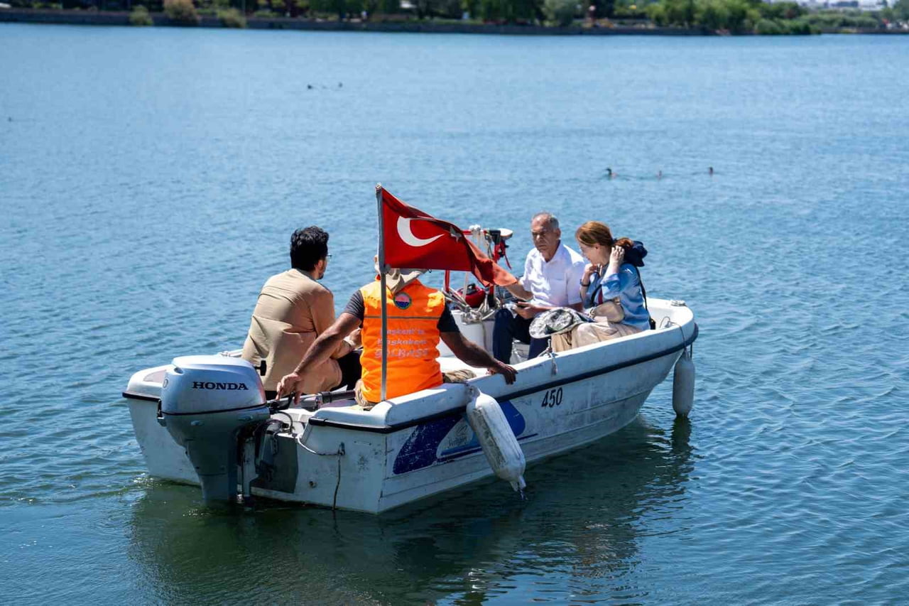 MOGAN GÖLÜ'NÜN TABANINDA SEDİMAN KALINLIĞI VE TABAN ÇAMURUNUN YAPISI, YER RADARI YÖNTEMİYLE...