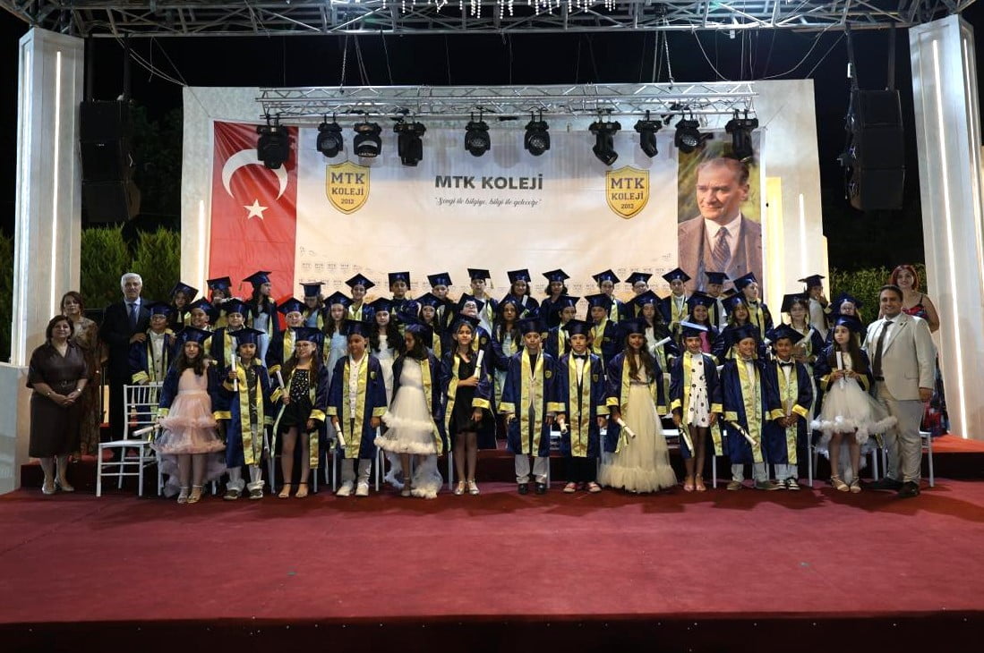 MTK KOLEJİ’NDE HEM MEZUNİYET HEM KARNE HEYECANI