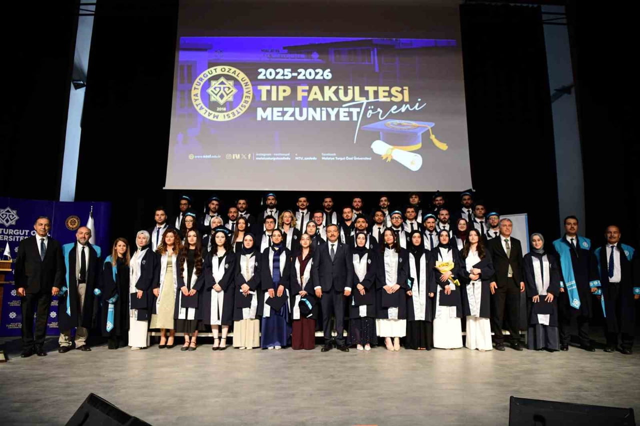 MTÜ TIP FAKÜLTESİNDE TARİHİ GÜN: İLK MEZUNLAR MESLEK HAYATINA UĞURLANDI