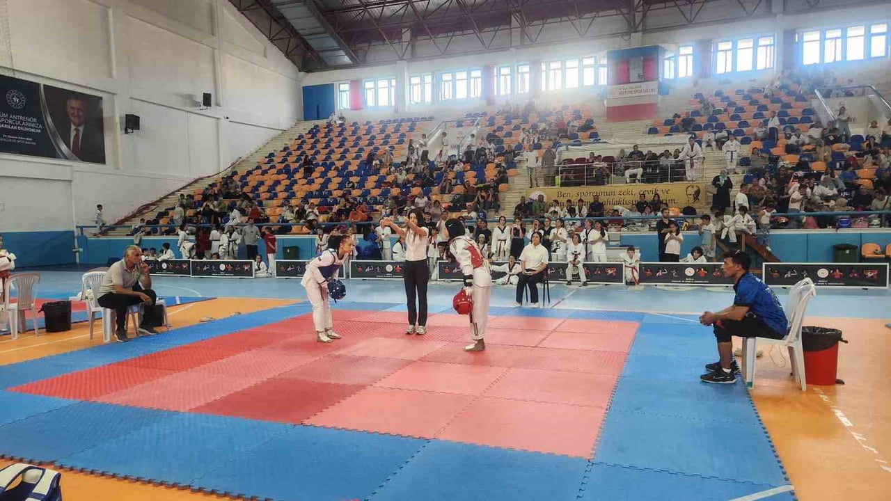 MUĞLA'DA TAEKWONDO İL SEÇMELERİ HEYECANI YAŞANDI