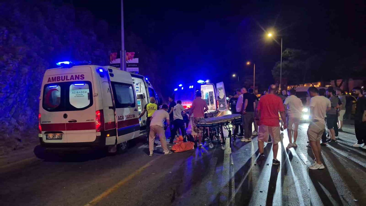 MUĞLA'NIN BODRUM İLÇESİNDE TAKSİNİN MOTOSİKLETE ÇARPTIĞI TRAFİK KAZASINDA 1 KİŞİ ÖLDÜ, 1 KİŞİ AĞIR...