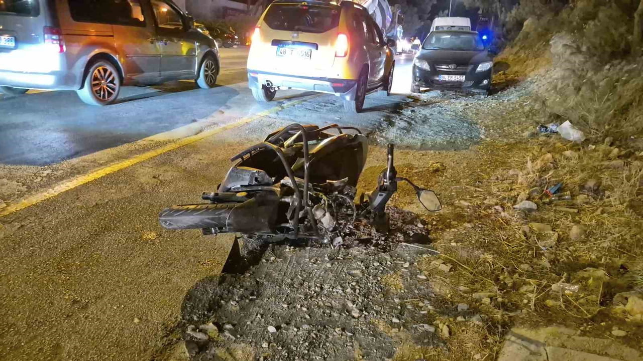 MUĞLA'NIN BODRUM İLÇESİNDE TAKSİNİN MOTOSİKLETE ÇARPTIĞI TRAFİK KAZASINDA ÖLÜ SAYISI 2'YE...