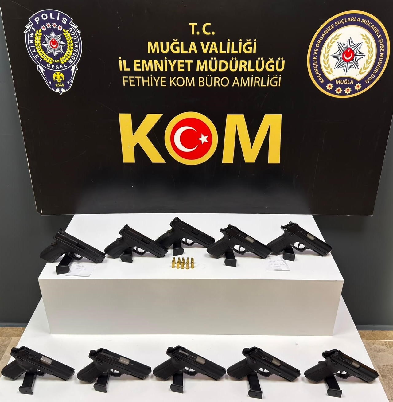 MUĞLA'NIN FETHİYE İLÇESİNDE DÜZENLENEN OPERASYONDA BİR ŞAHSIN ÜZERİNDE VE ARACINDA YAPILAN ARAMADA...