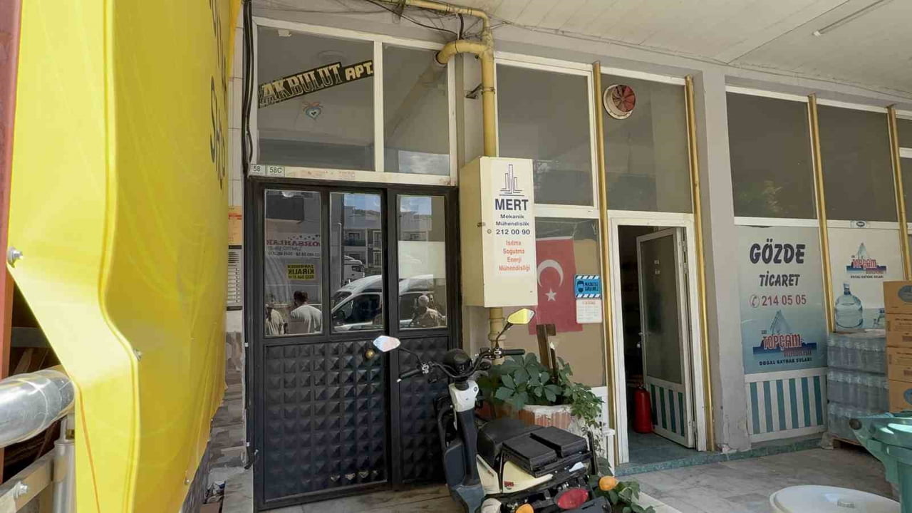 MUĞLA'NIN MENTEŞE İLÇESİNDE 10 GÜNDÜR HABER ALINAMAYAN YAŞLI ADAM, YAŞADIĞI APARTMANIN ASANSÖR...