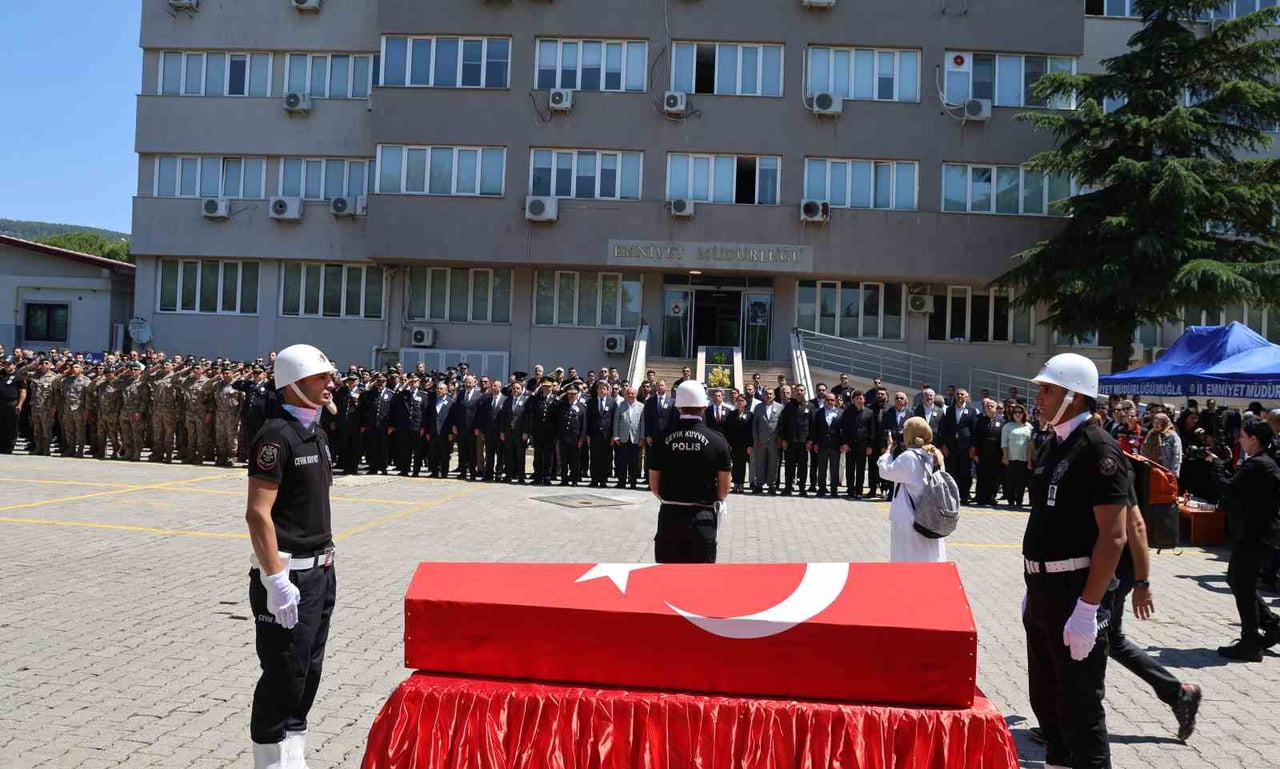 MUĞLA'NIN MENTEŞE İLÇESİNDE KADES İHBARI ÜZERİNE GİTTİĞİ GÜZELLİK MERKEZİNDE İŞLETME SAHİBİ...