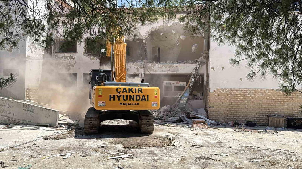 MUĞLA'NIN MENTEŞE İLÇESİNDE UZUN YILLAR BOYUNCA BİNLERCE VATANDAŞA SAĞLIK HİZMETİ VEREN ESKİ...