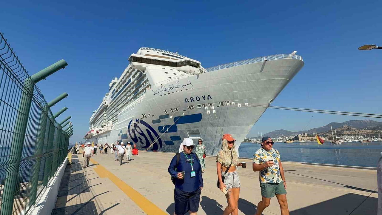 MUĞLA'NIN ÖNEMLİ TURİZM MERKEZLERİNDEN BODRUM İLÇESİ, MALTA BAYRAKLI 335 METRE UZUNLUĞUNDAKİ DEV...