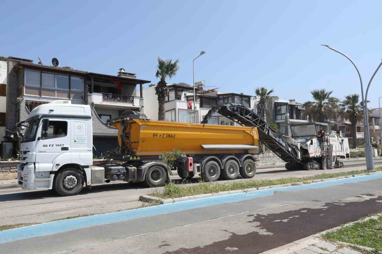 MUĞLA BÜYÜKŞEHİR 7 ŞANTİYESİYLE MUĞLA’NIN YOL AĞINI GÜÇLENDİRİYOR