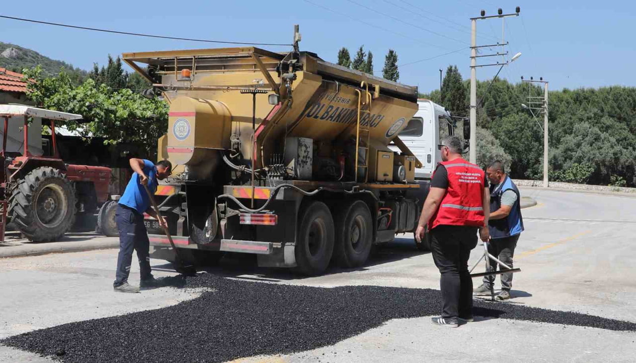 MUĞLA BÜYÜKŞEHİR 7 ŞANTİYESİYLE MUĞLA’NIN YOL AĞINI GÜÇLENDİRİYOR
