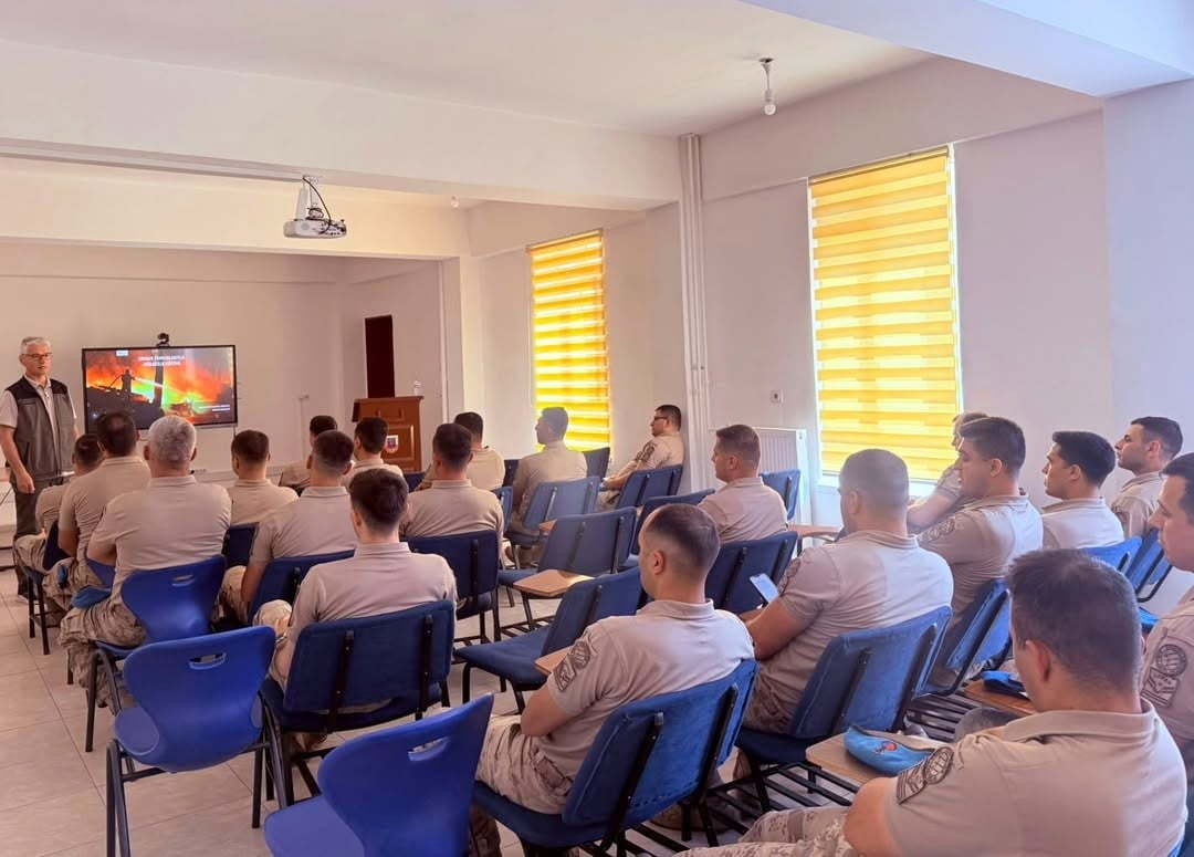 MUĞLA’DA JANDARMA KOMANDOLARA ORMAN YANGINI EĞİTİMİ