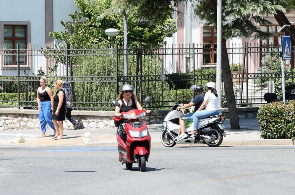 MUĞLA’DA MOTOSİKLET ÇILGINLIĞI: BİR AYDA BİNLERCE YENİ ARAÇ TRAFİĞE ÇIKTI