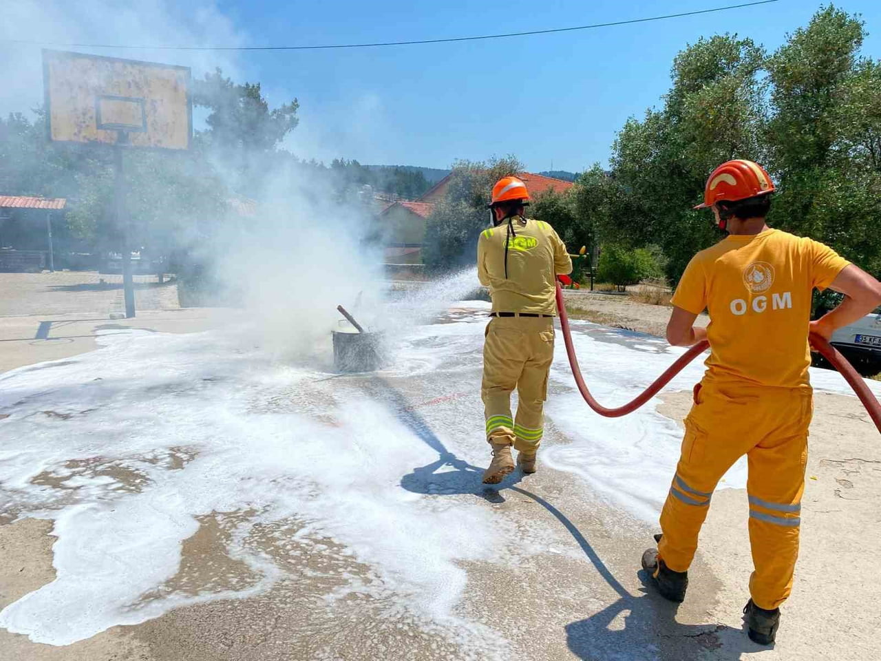 MUĞLA’DA ÖĞRENCİLERE ORMAN YANGINI TATBİKATI YAPILDI