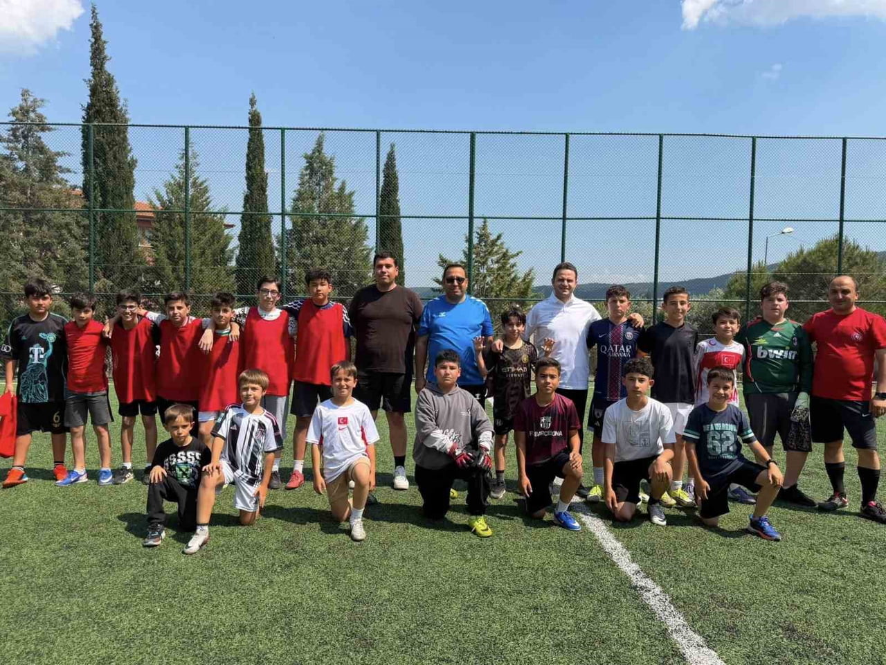 MUĞLA’DA SPORUN BİRLEŞTİRİCİ GÜCÜ: İL MÜDÜRÜ ÇAY, ÖĞRENCİLERLE SAHAYA ÇIKTI