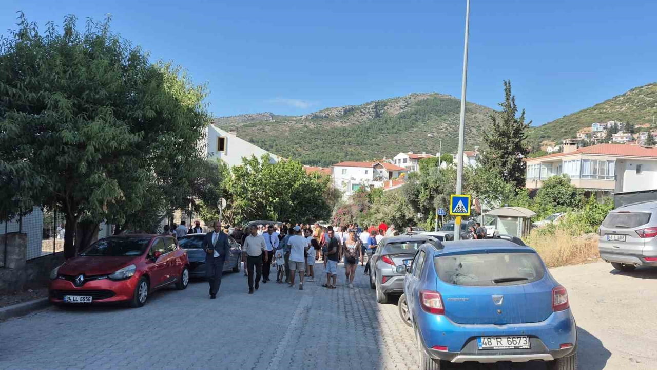 MUĞLA GENELİNDE OLDUĞU GİBİ DATÇA'DA DA YÜZLERCE ÖĞRENCİ LGS MARATONUNDA TER DÖKERKEN, AİLELERİN...