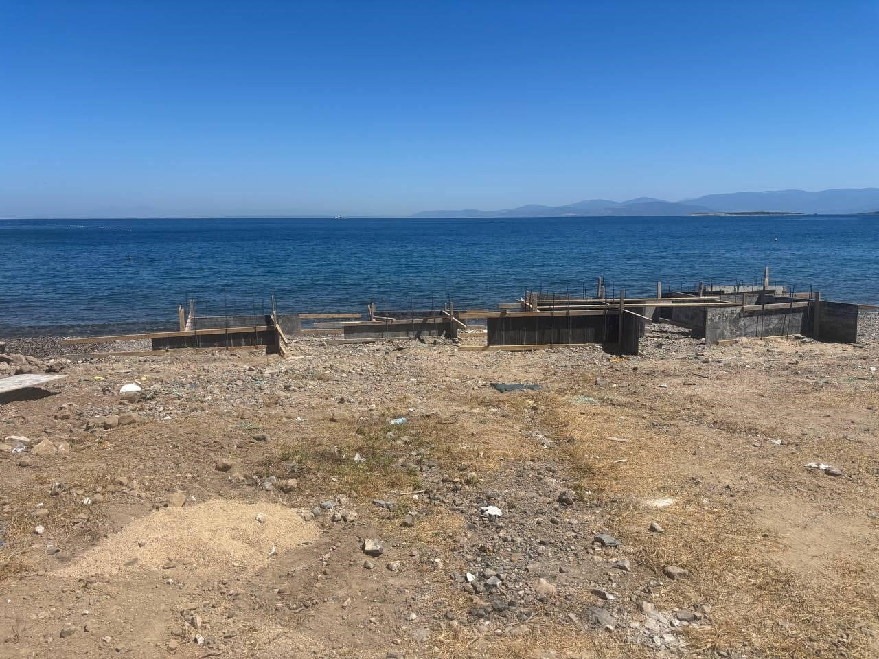 MUĞLA’NIN BODRUM İÇESİNDE SAHİLDE BETON DÖKÜM İŞLEMİNE ZABITA EKİPLERİNCE 150 BİN TL CEZAİ İŞLEM...