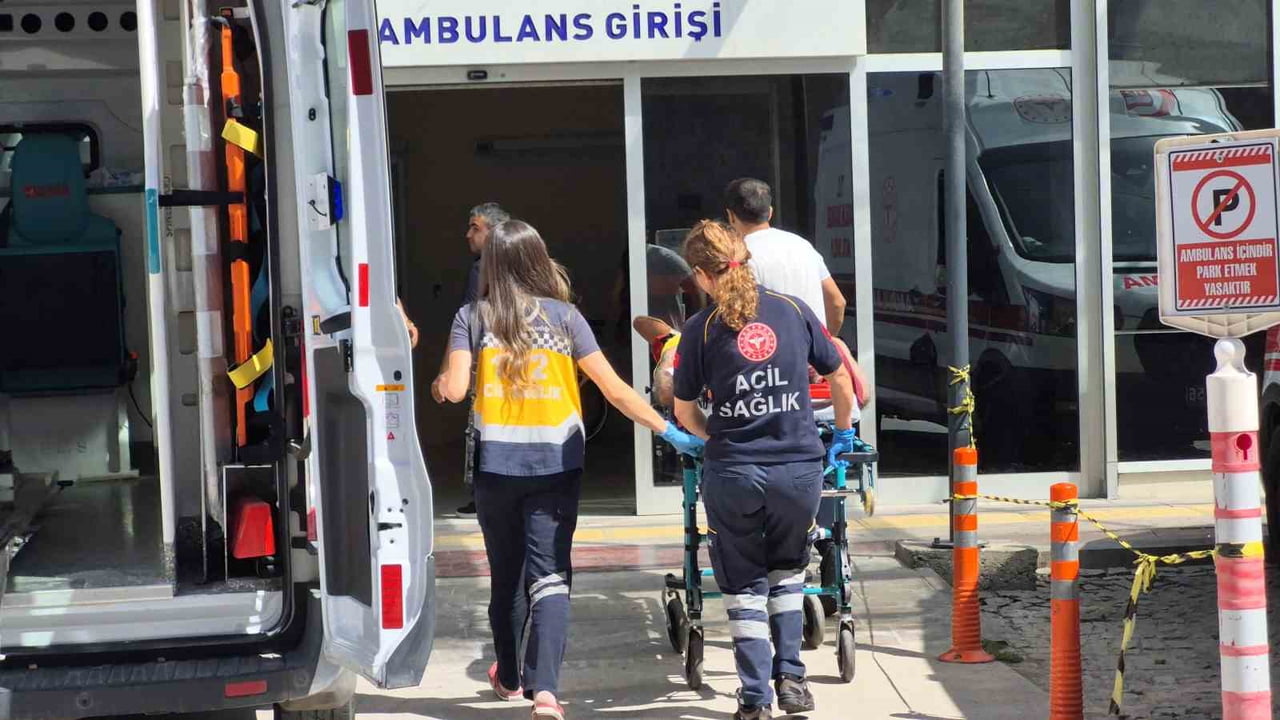 MUĞLA’NIN BODRUM İLÇESİNDE İKİ ARACIN ÇARPIŞTIĞI TRAFİK KAZASINDA 7 KİŞİ YARALANDI.