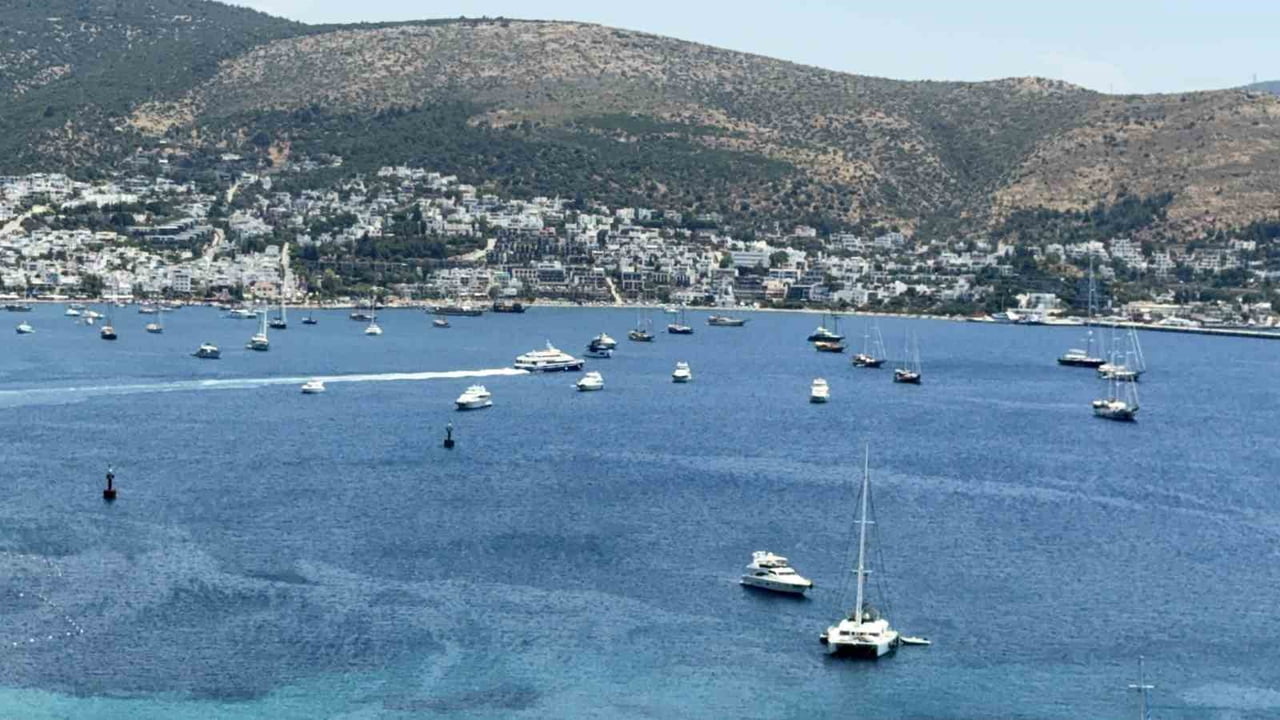MUĞLA’NIN BODRUM İLÇESİNDE YAZ SEZONUNUN BAŞLAMASIYLA BİRLİKTE KOYLAR VE MARİNALARDA HAREKETLİLİK...