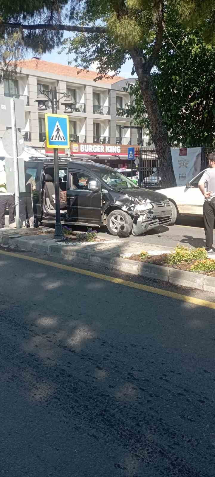 MUĞLA’NIN MENTEŞE İLÇESİNDE İKİ ARACIN ÇARPIŞMASI SONUCU MEYDANA GELEN TRAFİK KAZASINDA 1 KİŞİ...