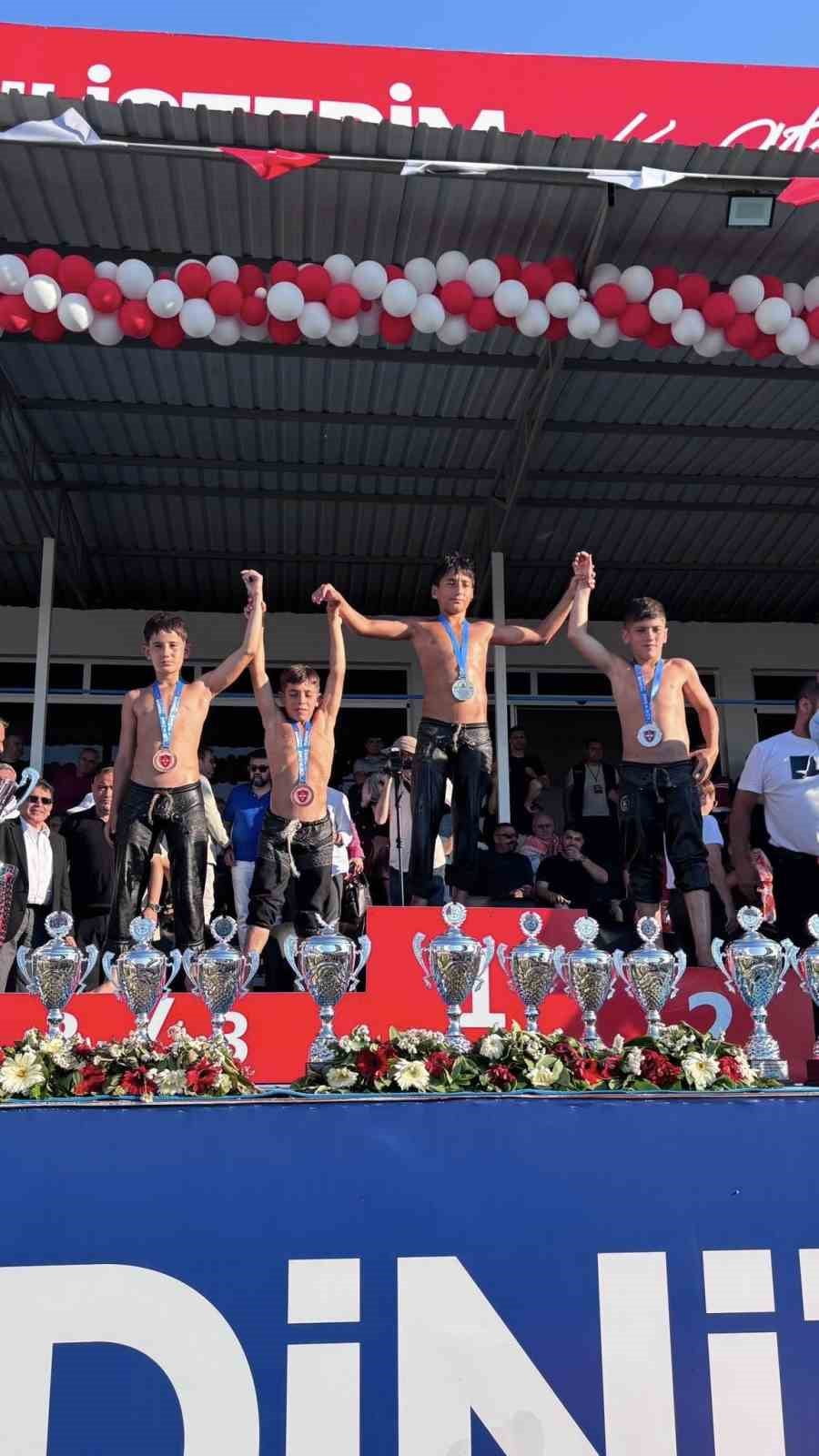 MUĞLA’NIN PEHLİVANLARI YUNTDAĞI’NDAN MADALYALARLA DÖNDÜ