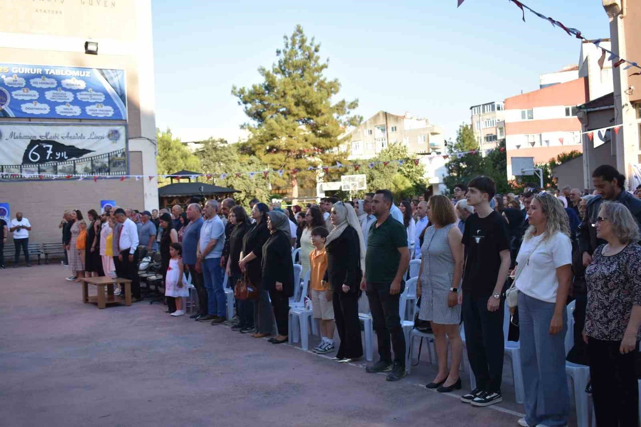 MUHARREM HASBİ ANADOLU LİSESİ'NDE MEZUNİYET SEVİNCİ
