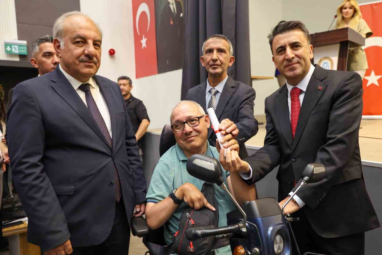 MUNZUR ÜNİVERSİTESİ’NDE EĞİTİMLERİNİ BAŞARIYLA TAMAMLAYAN TAZELENME ÜNİVERSİTESİ VE ENGELLİ DOSTU...